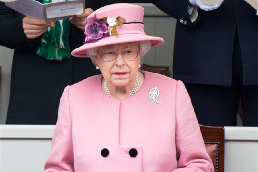 女王92岁生日庆典，她朝儿子翻了个白眼.jpg