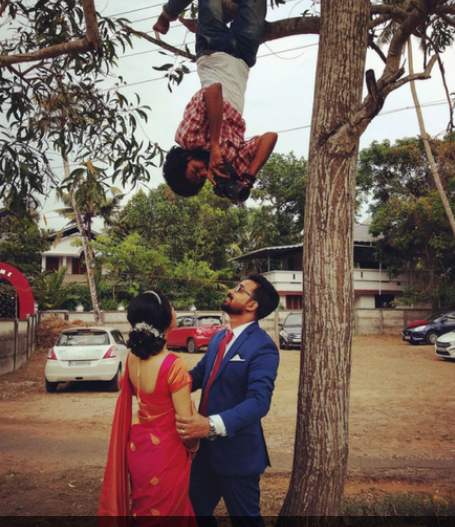 别具一格! 印度摄影师倒挂树上为新人拍婚礼照!