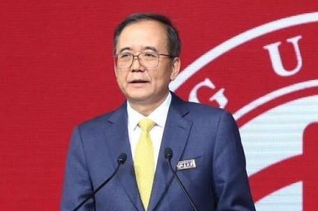 Peking University President Lin Jianhua apologized for mispronounced "Honghu" at the school celebration .jpg