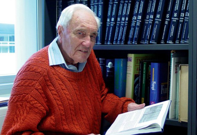 A 100-year-old scientist from Australia went to Switzerland to seek euthanasia.jpg
