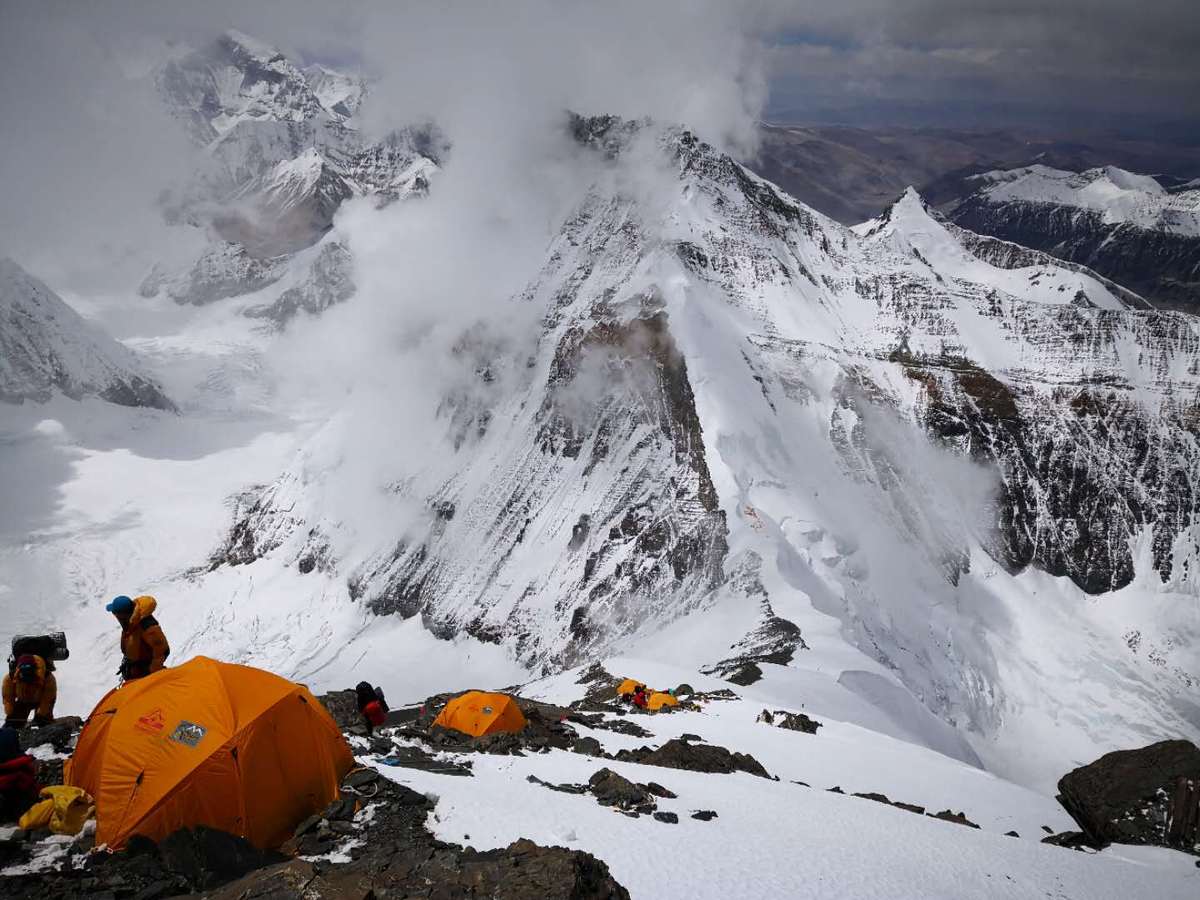 庆祝校庆 北京大学登山队登顶世界最高峰