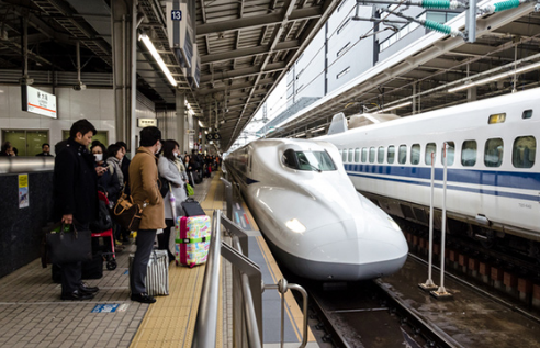 因火车提前25秒出站 日本铁路公司向乘客致歉.jpg
