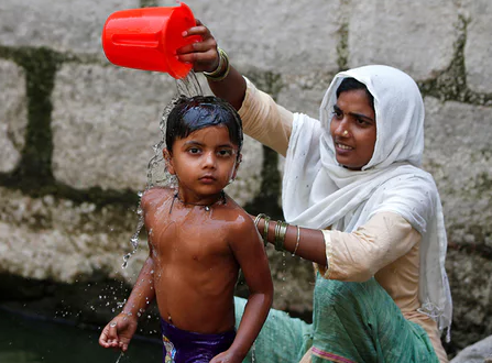 The temperature in India is approaching 50 degrees Celsius. This year, 11 people have died in the hot weather.jpg
