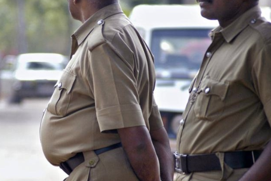 印度一警察部队要求警察减肥 否则将被停职.jpg