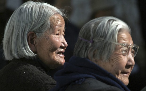 2050年我国老年人口将占总人口的三分之一.jpg