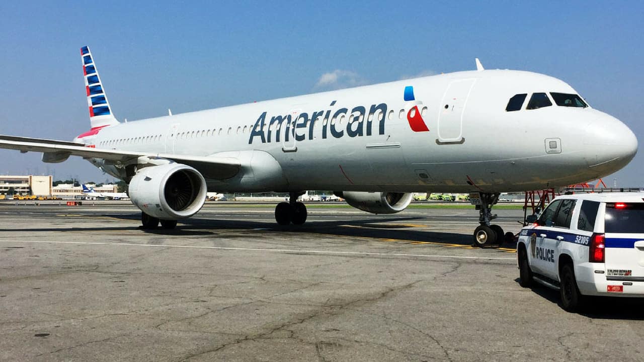 美国航空一飞机卫生间里竟发现死胎