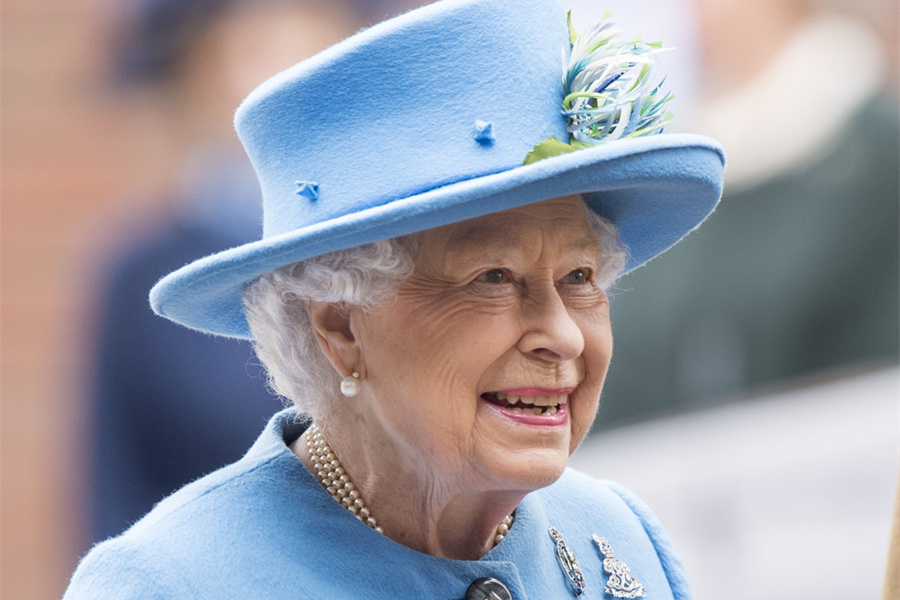 The annual salary is 220,000, including food and housing. The queen is recruiting kitchen assistants.jpg