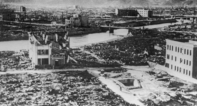 经历原子弹爆炸后的日本