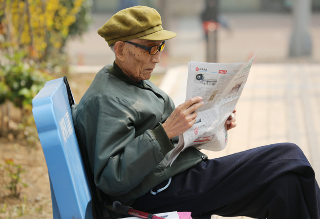 The survey shows that Chinese people need to save 1.82 million yuan for old-age care.jpg