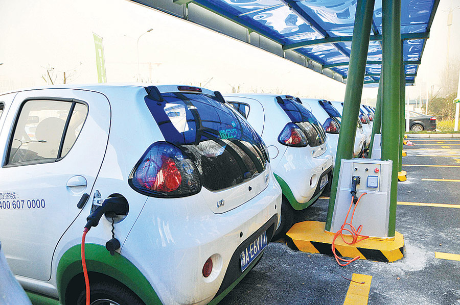 The survey shows that 70 adults are considering buying new energy vehicles.jpg