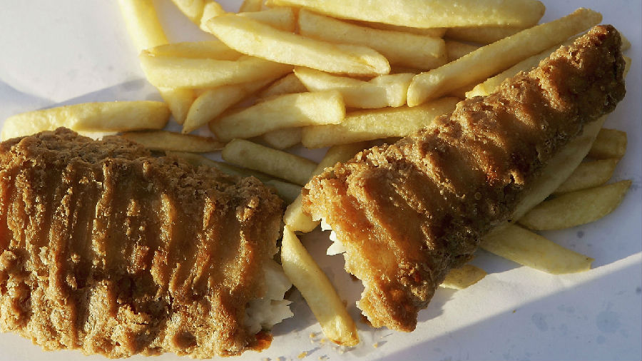 This British fish and chip shop was overwhelmed by Chinese tourists.jpg