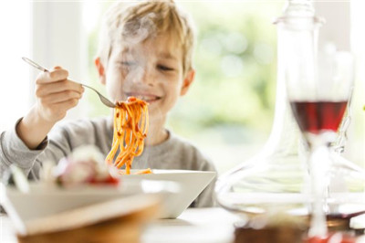 Adding tomato sauce when eating pasta may reduce the risk of cancer.jpg