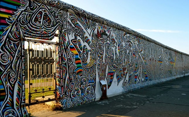德国艺术家拟'重建'柏林墙