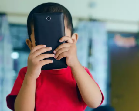 The report shows that the age at which minors first touched the Internet continues to drop.jpg