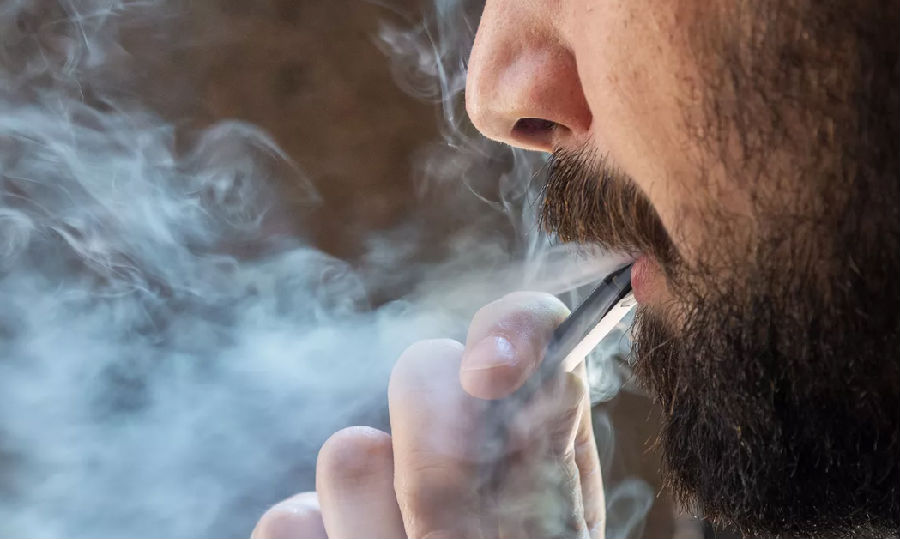 疾控中心证实青少年正在用电子烟吸大麻.png