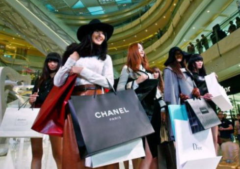 报告显示 中国千禧一代消费者引领奢侈品市场.jpg