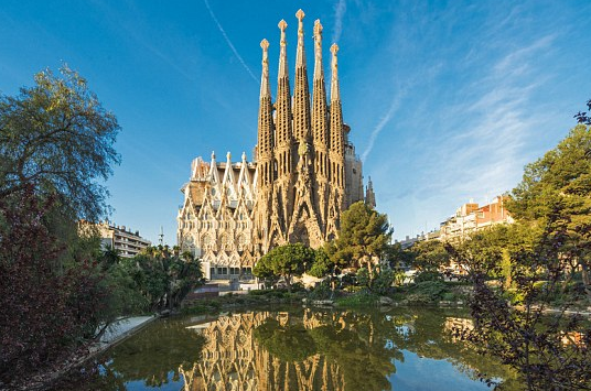 After 136 years, the Sagrada Familia in Spain finally obtained the building permit.jpg