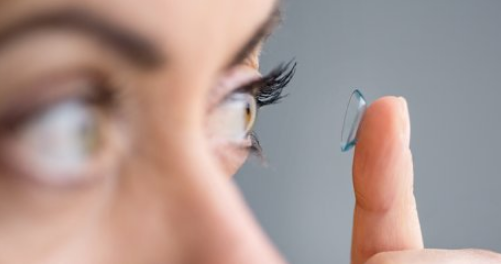 Scientists invented eyeball band-aids that can heal eye wound contact lenses.jpg