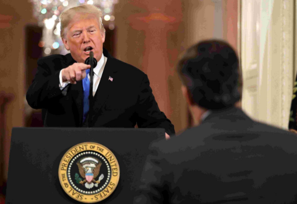 惹怒特朗普的CNN记者 相关证件被吊销!.jpg