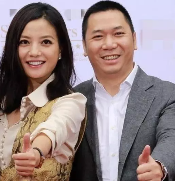 The Shanghai Stock Exchange punishes Zhao Wei and his wife for violation of listing rules.jpg