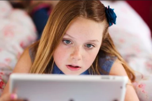 The survey shows that it is difficult for parents to control their children's technological habits.jpg