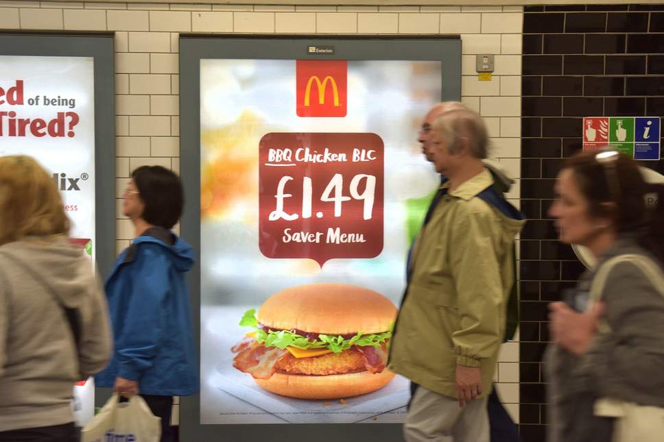 为减少肥胖儿童 伦敦将全面封杀垃圾食品广告