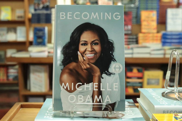 Michelle Obama's memoir "Become" sold more than 2 million copies in 15 days.jpg