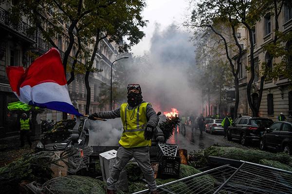 The worst riots in 50 years broke out on the streets of Paris, France.jpg