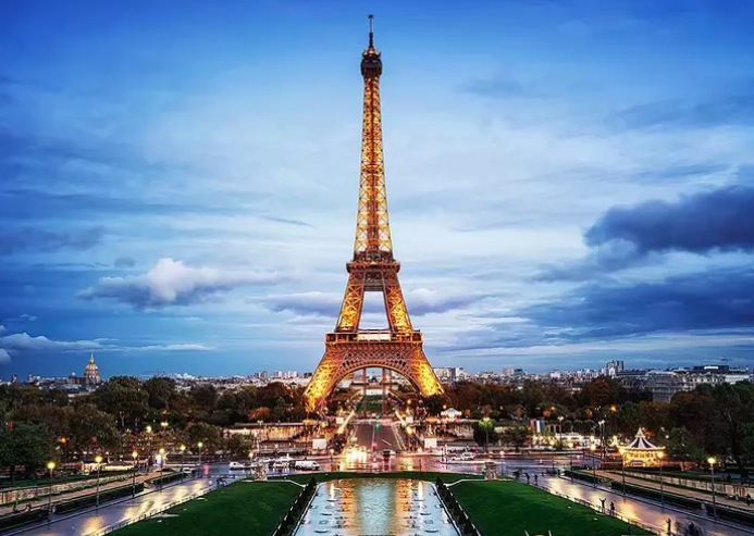 法国最著名的景点埃菲尔铁塔