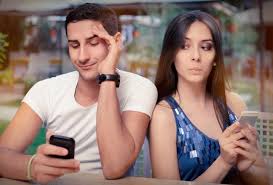 研究发现 分享社交媒体密码的伴侣感情会更好