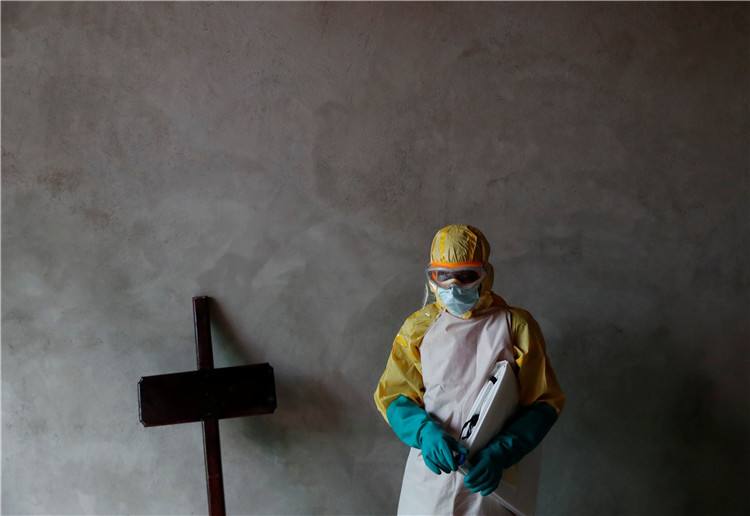 cnn双语新闻(翻译 字幕 讲解):刚果爆发"世界第二大"埃博拉疫情 确诊