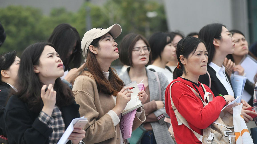 The Ministry of Education has issued a series of preferential policies for the employment of 8.34 million college graduates in 2019.jpg