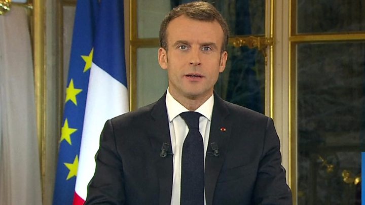 法国总统马克龙承诺减税和提高最低工资