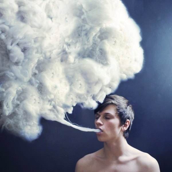 Teenagers have gradually abandoned cigarettes and alcohol, and switched to e-cigarettes.jpg