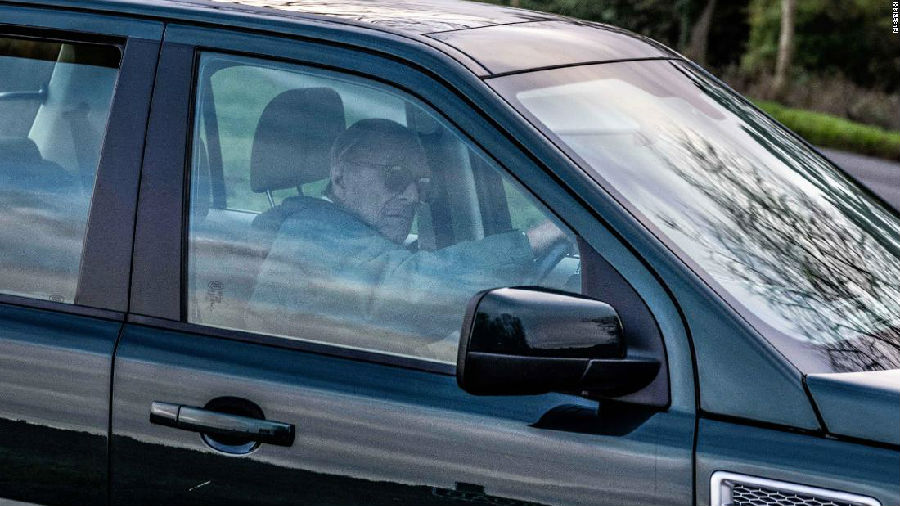 Queen Elizabeth II’s husband, 97-year-old Prince Philip, was photographed only 48 hours after driving a Land Rover rollover and driving out without wearing a seat belt.jpg