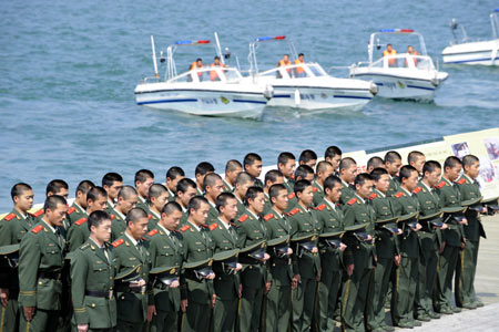 Soldiers of frontier defence mourn during a silent tribute in Qingdao, east China&apos;s Shandong Province, May 19, 2008.