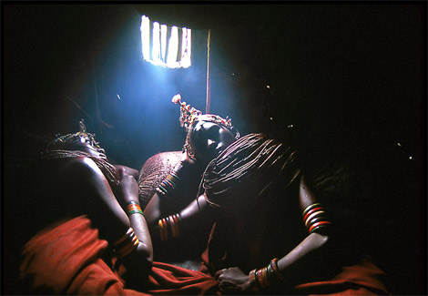焦虑的新娘,肯尼亚,1999